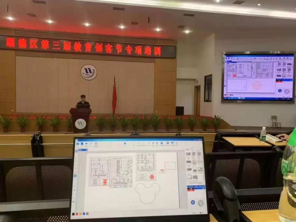 順德區(qū)教育科技節(jié)是展示“互聯(lián)網(wǎng)+創(chuàng)客教育”成果，全方位檢視順德區(qū)中小學生創(chuàng)新素養(yǎng)，培養(yǎng)科技創(chuàng)新人才的創(chuàng)客盛會，已成功舉辦兩屆。