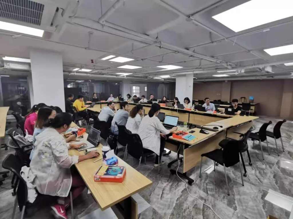 南京市鼓樓區(qū)教師發(fā)展中心決定于9月25日舉辦2019年鼓樓區(qū)中小學創(chuàng)客教育指導教師培訓班。